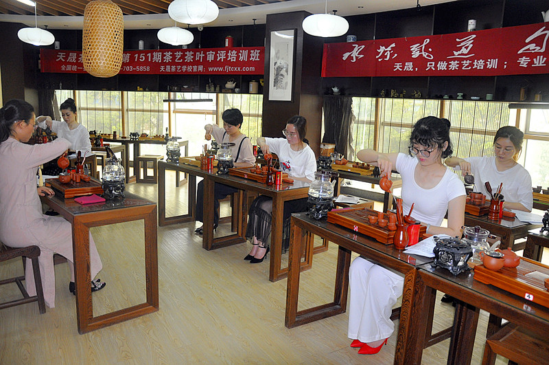 杭州茶艺师培训机构哪家好?天晟茶艺培训学校杭州有吗?